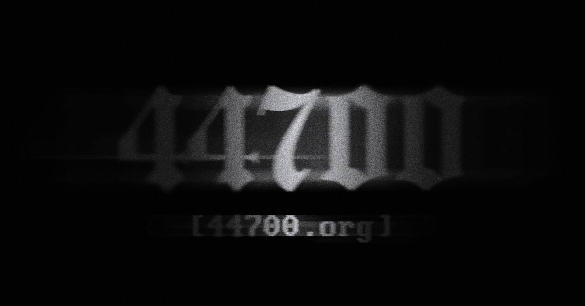 Логотип 44700 і адреса 44700.org на чорному