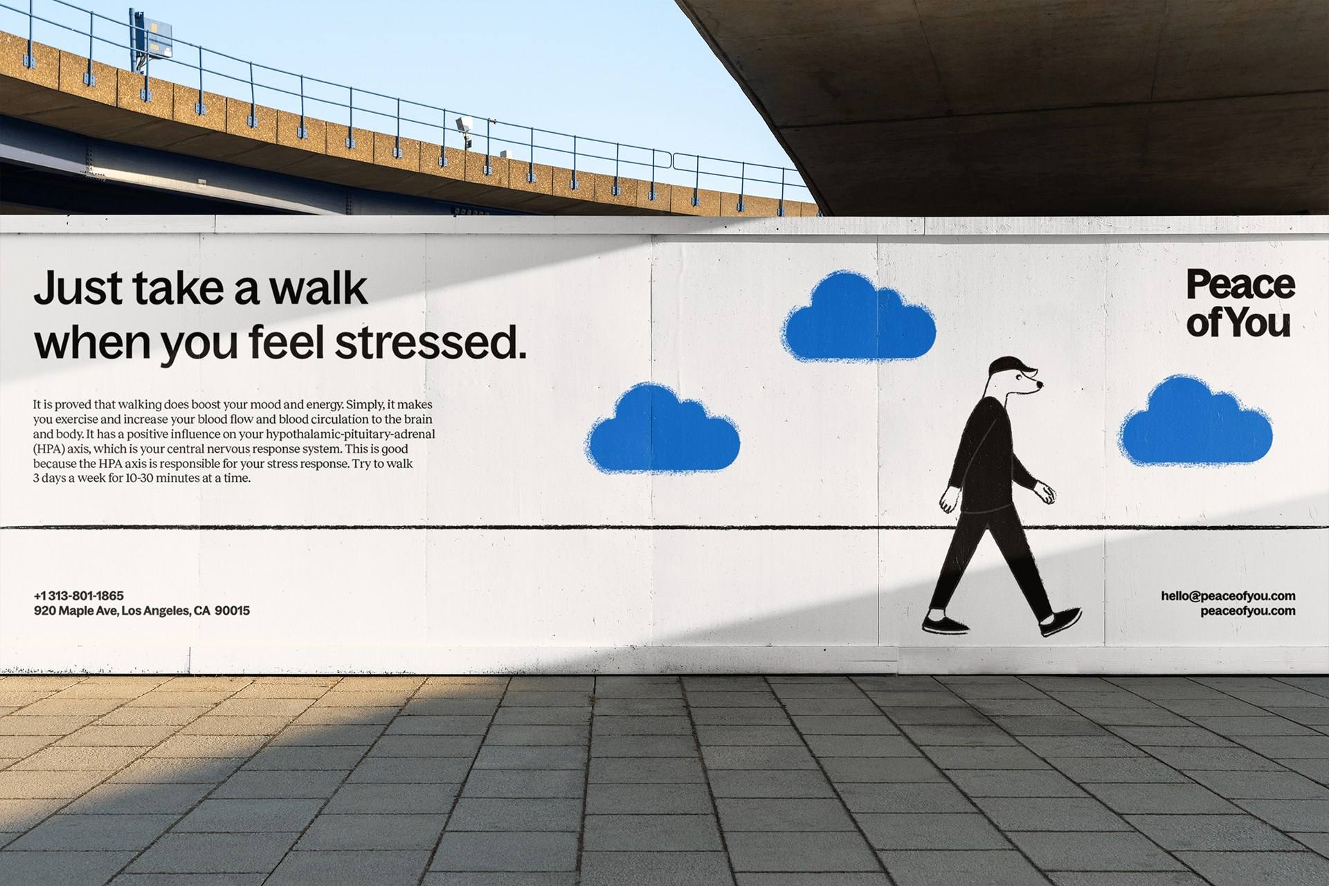 Банер на стіні: «Just take a walk when you feel stressed.»