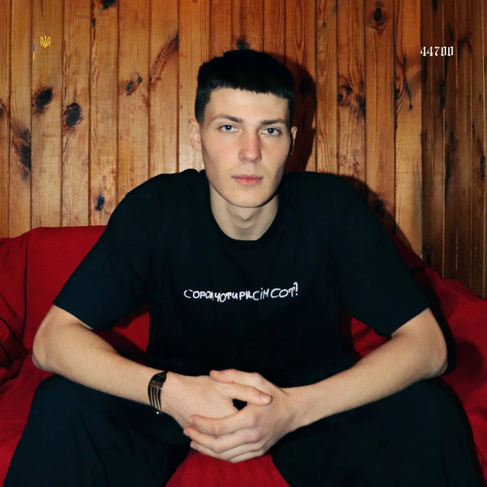 Футболка «сорокчотирисімсот?» на моделі