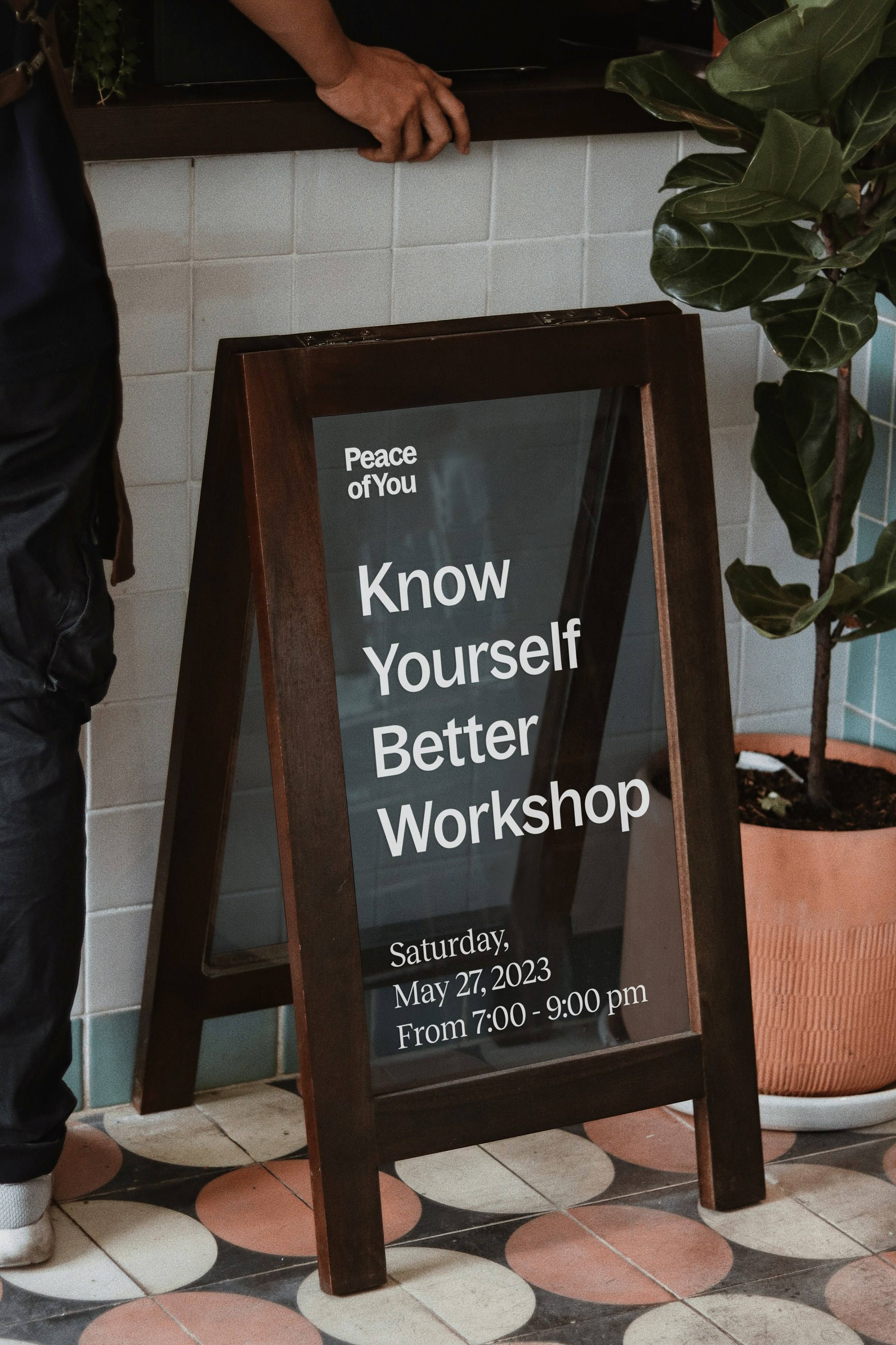 Вивіска-штендер «Know Yourself Better Workshop»
